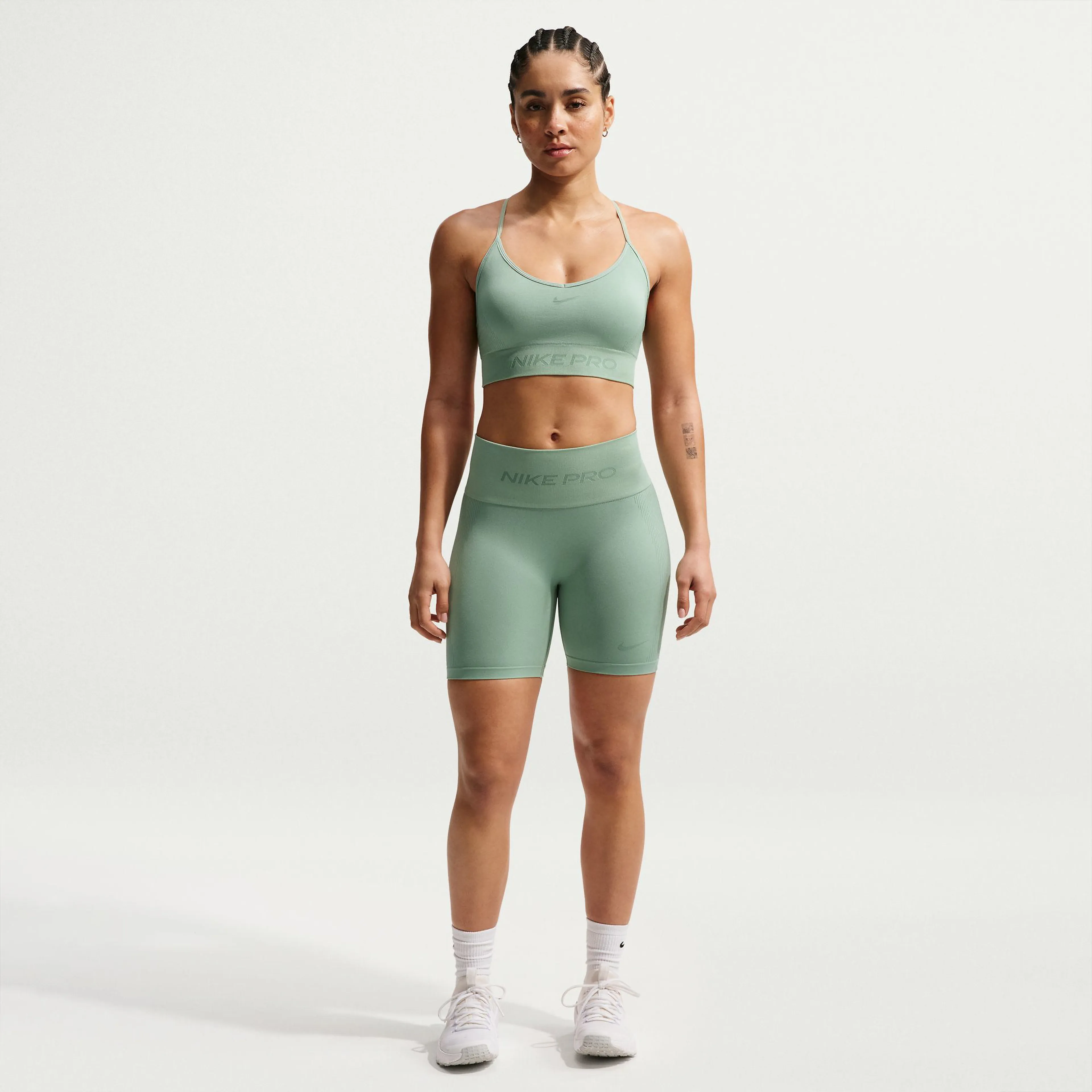 Pro Seamless Women's Light-Support Padded Sports Bra