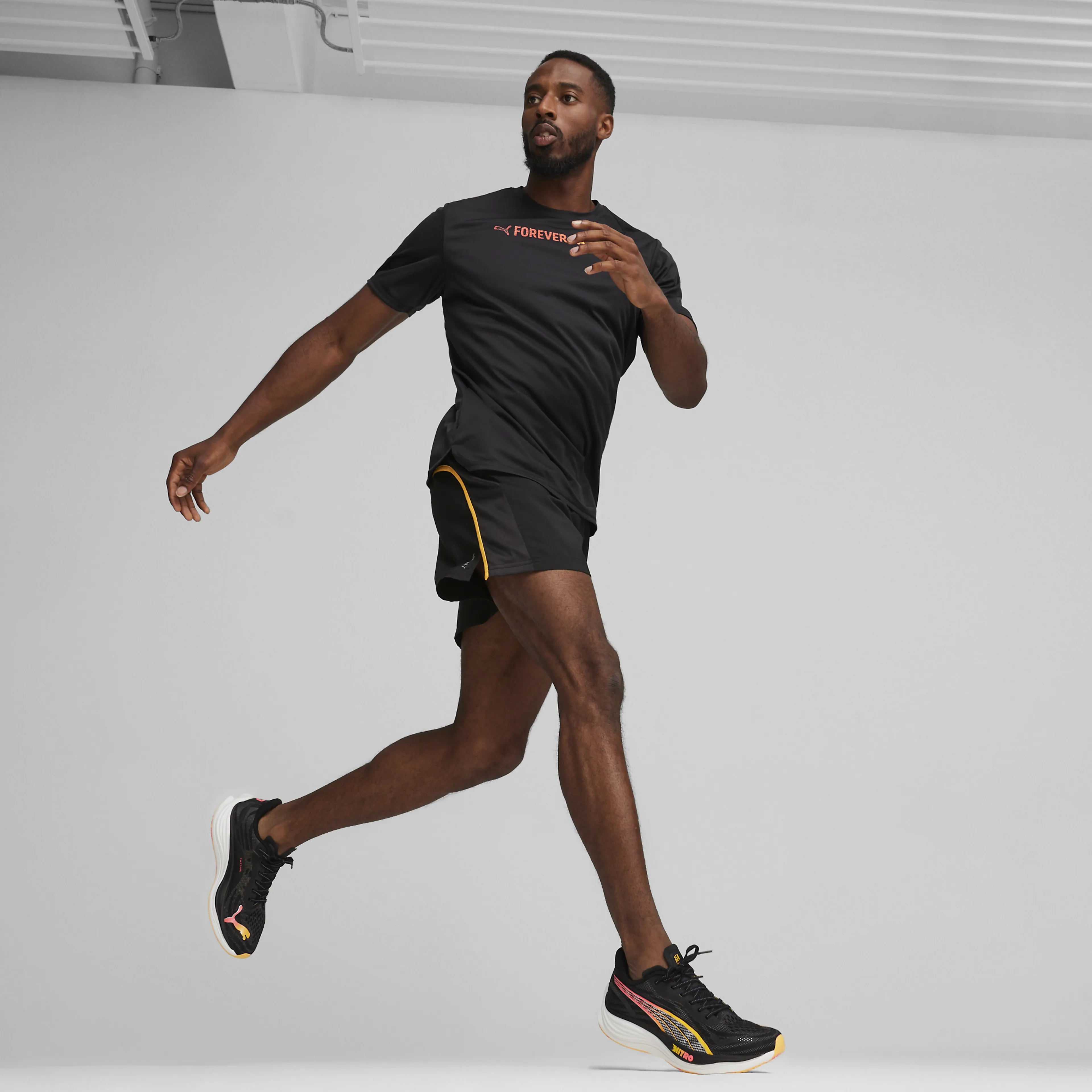RUN FAVORITE SS GRAPHIC TEE