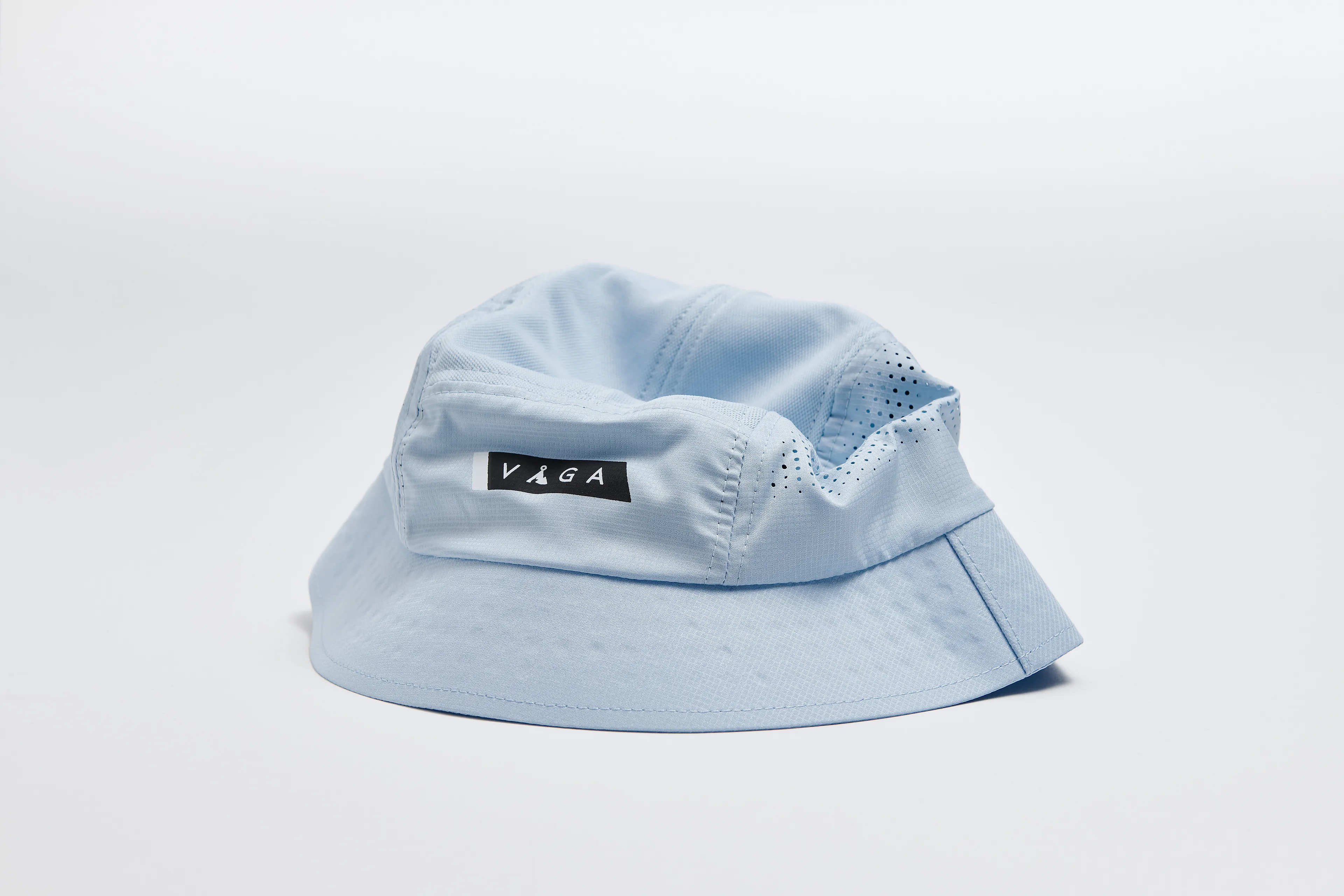 FEATHER BUCKET HAT