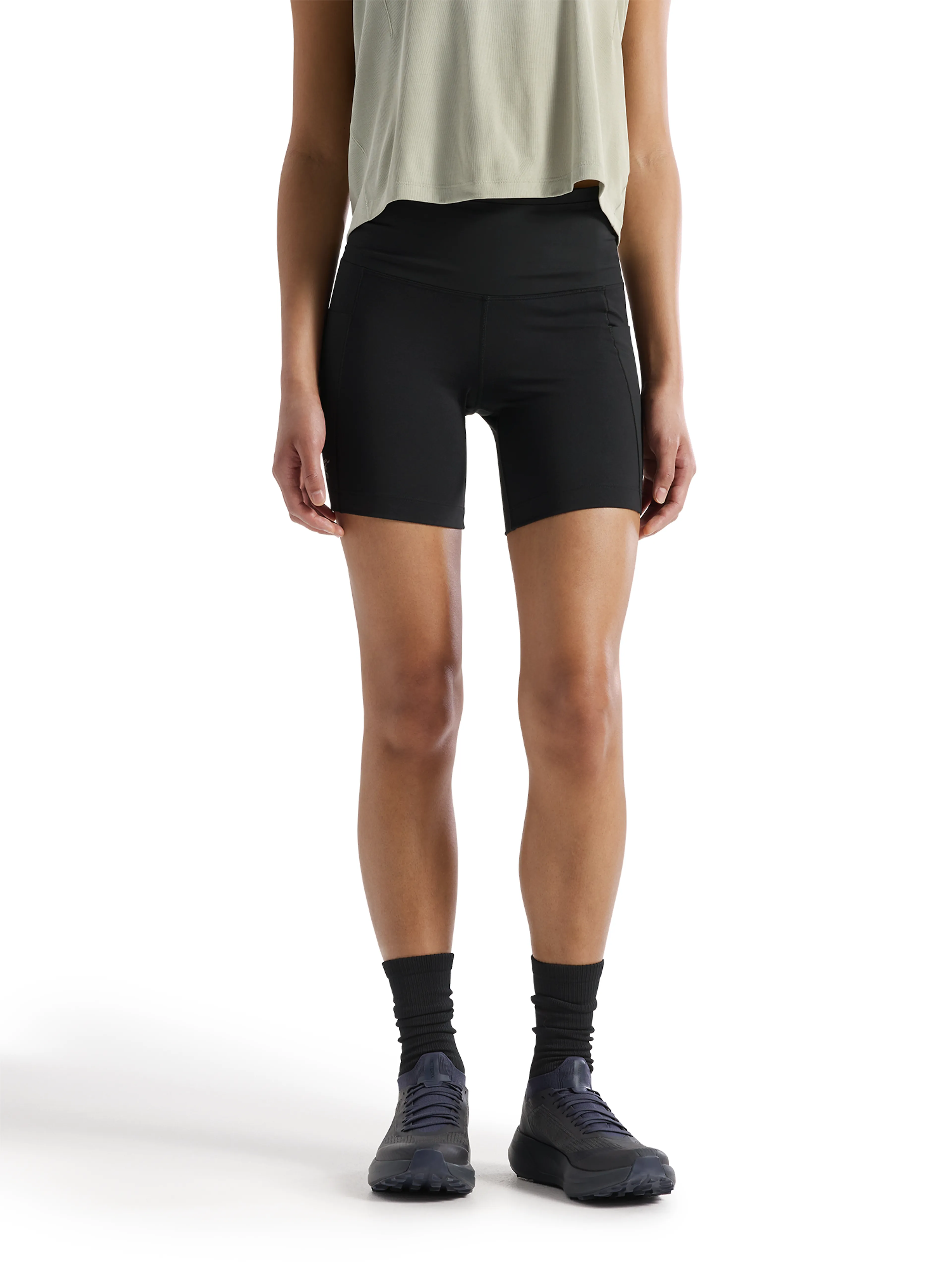 Essent High-Rise Utility Short 6 W
