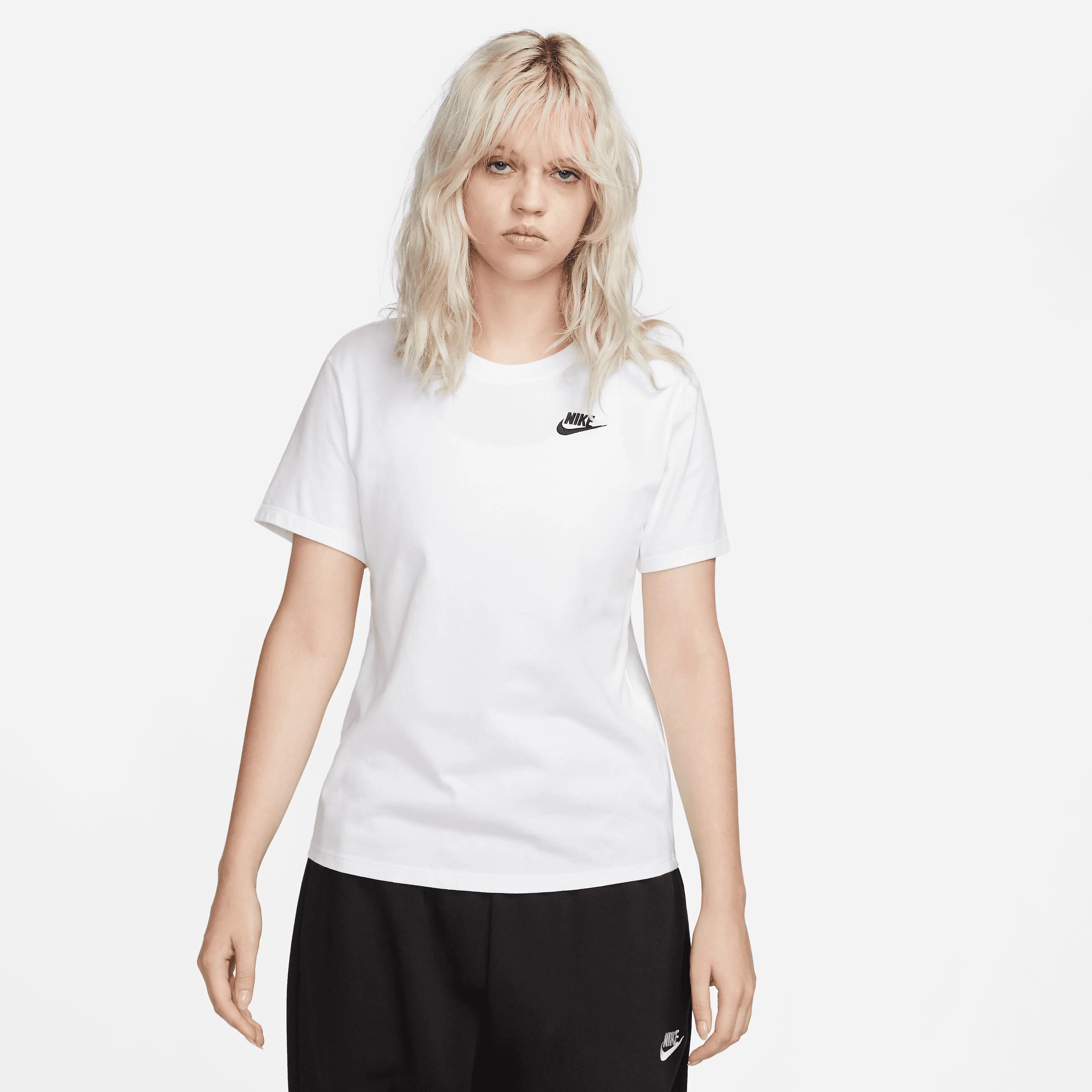 Sportswear Club Essentials t-skjorte dame Sportswear Club Essentials t-skjorte dame